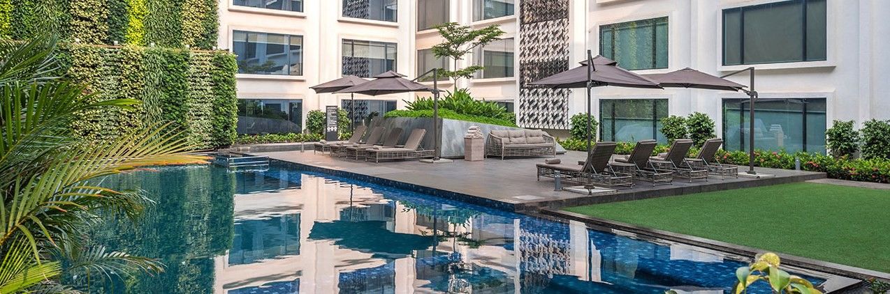 Hyatt Centric Candolim Goa Kültér fotó The swimming pool at the hotel